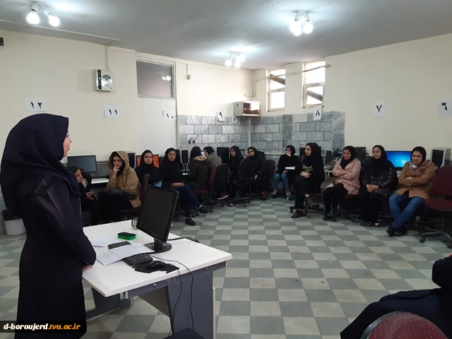 سومین نشست تخصصی کار آفرینی با عنوان راه اندازی کسب و کارهای آنلاین  3