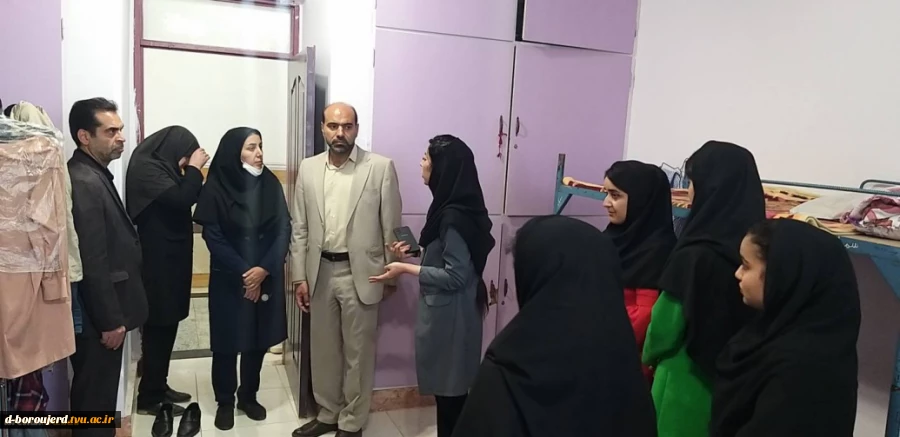 بازدید رئیس دانشگاه فنی و حرفه ای استان لرستان به همراه معاون حوزه فرهنگی دانشجویی از خوابگاه دختران دانشکده فنی و حرفه ای بروجرد 3