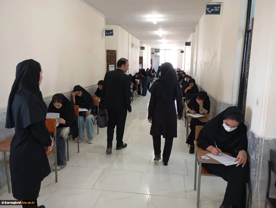 بازدید رئیس آموزشکده دختران بروجرد به همراه نمایندگان نظارت و ارزیابی دانشگاه ملی مهارت از روند برگزاری آزمون های پایان ترم نیمسال دوم سال تحصیلی 1404 3