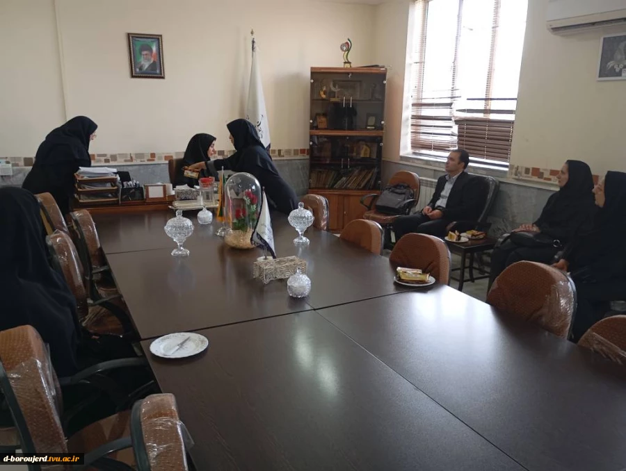 بازدید رئیس آموزشکده دختران بروجرد به همراه نمایندگان نظارت و ارزیابی دانشگاه ملی مهارت از روند برگزاری آزمون های پایان ترم نیمسال دوم سال تحصیلی 1404 8