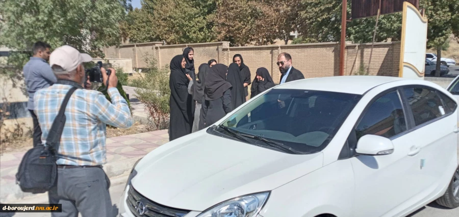 بازدید نماینده محترم شهرستان بروجرد در مجلس شورای اسلامی و هیات همراه از دانشگاه ملی مهارت - آموزشکده دختران  بروجرد 6