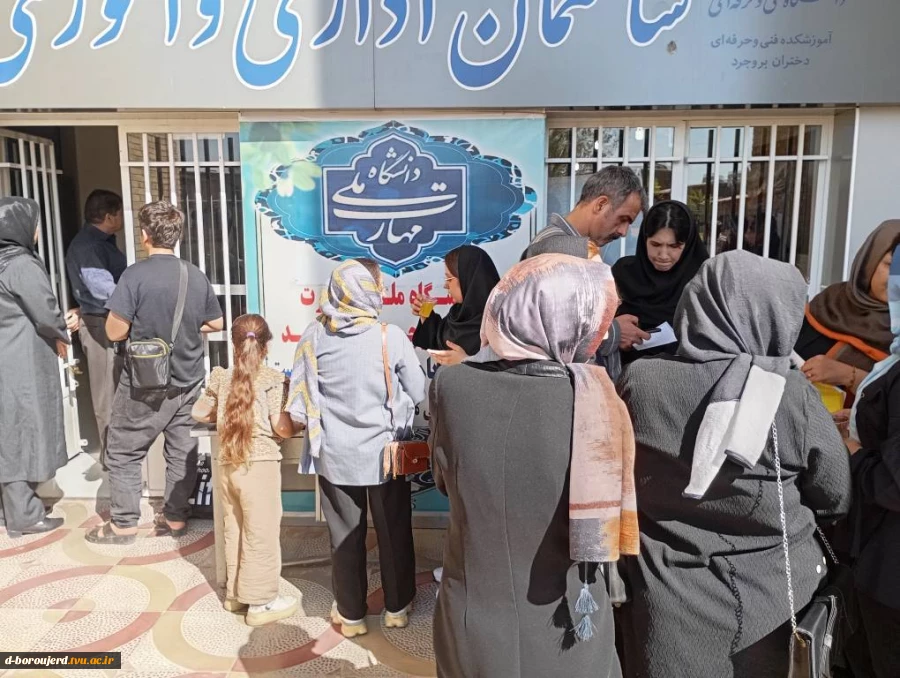 فرایند حضوری ثبت‌نام پذیرفته‌شدگان در آموزشکده ملی مهارت دختران بروجرد آغاز شد. 4