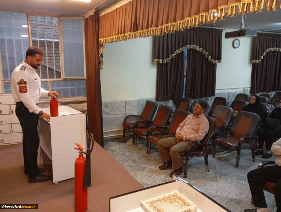 برگزاری دوره آموزشی آتش نشانی ویژه دانشجویان، کارکنان و اساتید 2