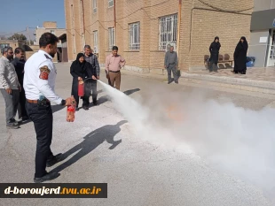 برگزاری دوره آموزشی آتش نشانی ویژه دانشجویان، کارکنان و اساتید 6