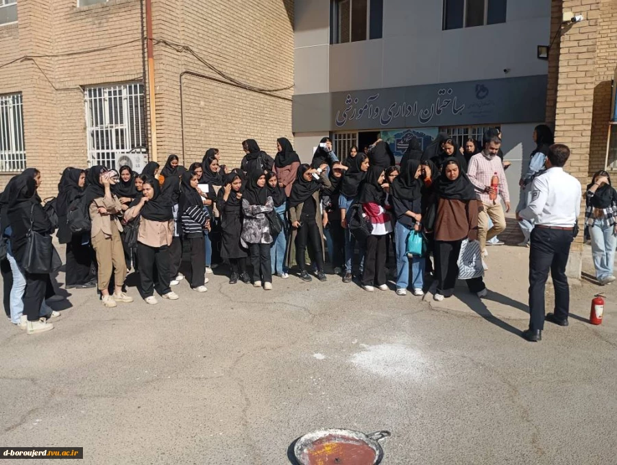 برگزاری دوره آموزشی آتش نشانی ویژه دانشجویان، کارکنان و اساتید 8