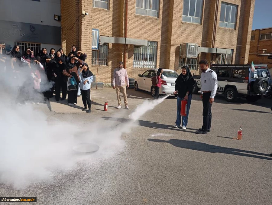 برگزاری دوره آموزشی آتش نشانی ویژه دانشجویان، کارکنان و اساتید 10