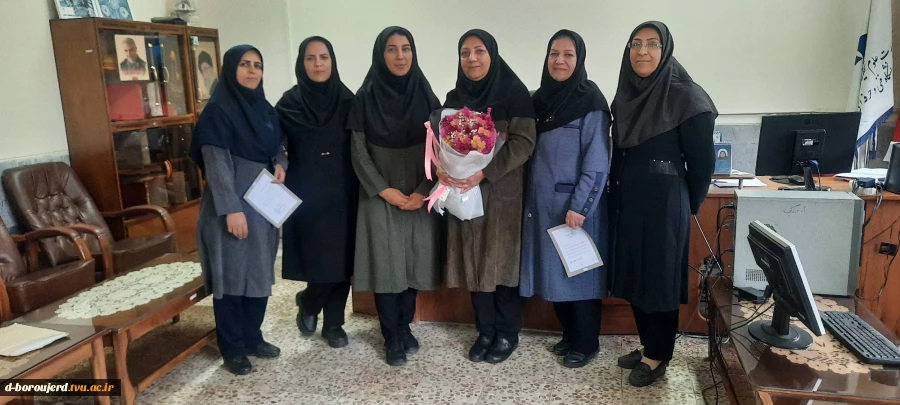 همزمان با ولادت باسعادت حضرت فاطمه زهرا(س) و گرامیداشت مقام زن و روز مادر، از بانوان آموزشکده ملی مهارت دختران بروجرد تجلیل شد  3