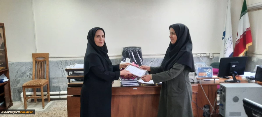 همزمان با ولادت باسعادت حضرت فاطمه زهرا(س) و گرامیداشت مقام زن و روز مادر، از بانوان آموزشکده ملی مهارت دختران بروجرد تجلیل شد  4