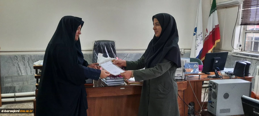 همزمان با ولادت باسعادت حضرت فاطمه زهرا(س) و گرامیداشت مقام زن و روز مادر، از بانوان آموزشکده ملی مهارت دختران بروجرد تجلیل شد  7