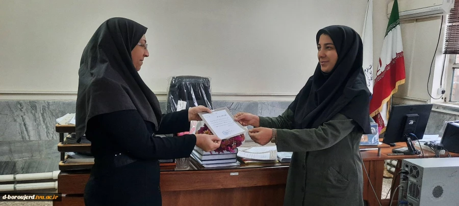 همزمان با ولادت باسعادت حضرت فاطمه زهرا(س) و گرامیداشت مقام زن و روز مادر، از بانوان آموزشکده ملی مهارت دختران بروجرد تجلیل شد  8