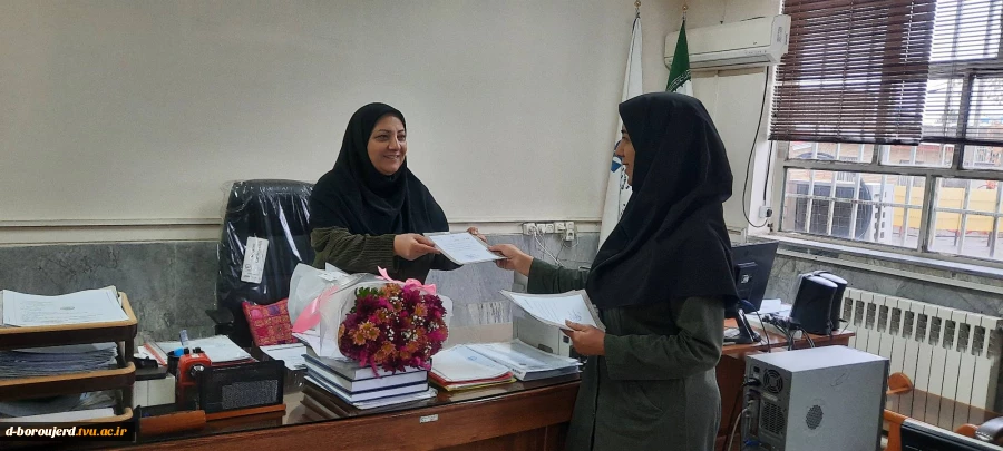 همزمان با ولادت باسعادت حضرت فاطمه زهرا(س) و گرامیداشت مقام زن و روز مادر، از بانوان آموزشکده ملی مهارت دختران بروجرد تجلیل شد  9